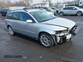 ✅ 2005 Volvo V50 • VIN: YV1MW682X52042335 • Lot: 41695665. Wystawiony na IAAI z przebiegiem 128 265 mil. Bezpłatny archiwum sprzedaży aukcyjnych z USA i szczegółowy raport historii pojazdu na DreamBid. Zdjęcie 1.