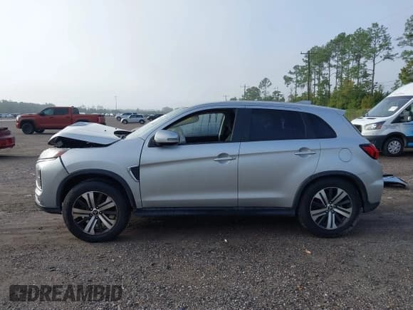 ✅ 2021 Mitsubishi Outlander ES • VIN: JA4ARUAU6MU020653 • Lot: 43406687. Listed on IAAI with 104,009 mi. Free auction sales archive from the USA and detailed vehicle history report at DreamBid. Image 13.