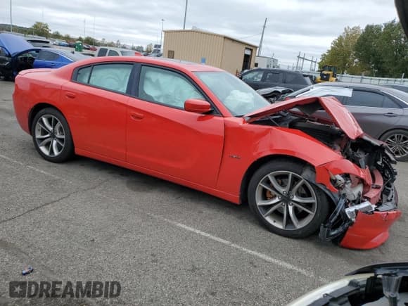 ✅ 2015 Dodge Charger Road/Track • VIN: 2C3CDXCT2FH816961 • Лот: 82694205. Опубликован ранее на Copart с пробегом 105 242 миль. Бесплатный доступ к архиву аукционных продаж из США и подробный отчёт об истории автомобиля на DreamBid. Изображение 4.
