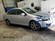 ✅ 2009 Volkswagen Jetta S • VIN: 3VWJZ71K99M010312 • Лот: 84917885. Опубликован ранее на Copart с пробегом 142 057 миль. Бесплатный доступ к архиву аукционных продаж из США и подробный отчёт об истории автомобиля на DreamBid. Изображение 4.