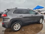 ✅ 2017 Jeep Cherokee Latitude • VIN: 1C4PJLCB0HW586847 • Лот: 93405095. Опубликован ранее на Copart с пробегом 95 679 миль. Бесплатный доступ к архиву аукционных продаж из США и подробный отчёт об истории автомобиля на DreamBid. Изображение 3.