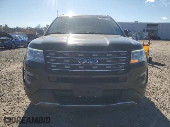 ✅ 2017 Ford Explorer XLT • VIN: 1FM5K8DH1HGA73911 • Lot: 92266835. Wystawiony na Copart z przebiegiem 119 671 mil. Bezpłatny archiwum sprzedaży aukcyjnych z USA i szczegółowy raport historii pojazdu na DreamBid. Zdjęcie 5.