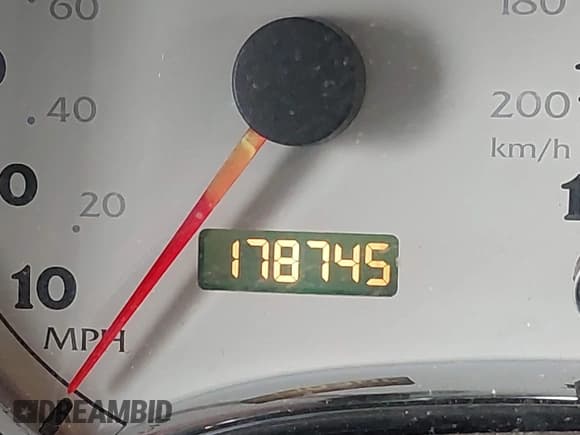 ✅ 2004 Saturn VUE V6 • VIN: 5GZCZ63424S842142 • Lot: 41562303. Wystawiony na IAAI z przebiegiem 178 745 mil. Bezpłatny archiwum sprzedaży aukcyjnych z USA i szczegółowy raport historii pojazdu na DreamBid. Zdjęcie 16.