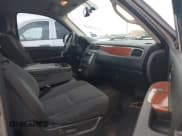 ✅ 2008 GMC Yukon SLE 3SA • VIN: 1GKFC13C38R163590 • Lot: 41518922. Wystawiony na IAAI z przebiegiem 208 715 mil. Bezpłatny archiwum sprzedaży aukcyjnych z USA i szczegółowy raport historii pojazdu na DreamBid. Zdjęcie 5.