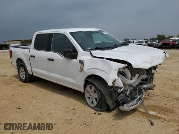 ✅ 2022 Ford F-150 XL • VIN: 1FTFW1E53NKD58742 • Lot: 54239665. Wystawiony na Copart z przebiegiem 32 303 mil. Bezpłatny archiwum sprzedaży aukcyjnych z USA i szczegółowy raport historii pojazdu na DreamBid. Zdjęcie 4.