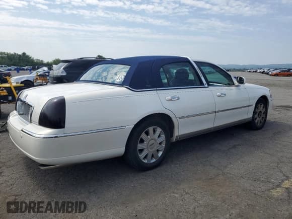 ✅ 2003 Lincoln Town Car Cartier • VIN: 1LNHM83W13Y603160 • Lot: 69306285. Listed on Copart with 240,784 mi. Free auction sales archive from the USA and detailed vehicle history report at DreamBid. Image 3.