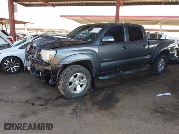 ✅ 2015 Toyota Tacoma PreRunner • VIN: 3TMKU4HN0FM046941 • Lot: 42533553. Wystawiony na IAAI z przebiegiem 123 115 mil. Bezpłatny archiwum sprzedaży aukcyjnych z USA i szczegółowy raport historii pojazdu na DreamBid. Zdjęcie 2.