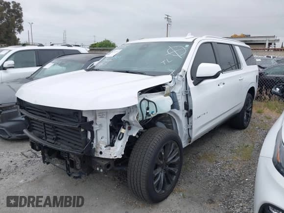 ✅ 2022 Chevrolet Suburban LT • VIN: 1GNSKCKD2NR174442 • Lot: 41902034. Listed on IAAI with 41,120 mi. Free auction sales archive from the USA and detailed vehicle history report at DreamBid. Image 2.