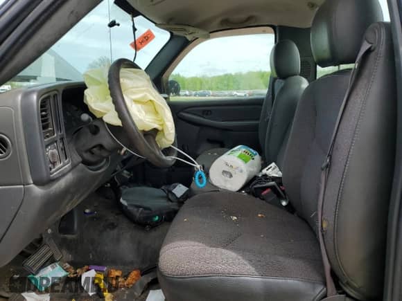 2006 Chevrolet Silverado 1500 Work Truck z VIN 1GCEC14X36Z104982, wystawiony jako Copart lot #56532775 z przebiegiem 188 172 mil mil oraz Szkoda całkowita • Salvage title. Historia ofert i sprzedaży dostępna na DreamBid. Obrazek 7.