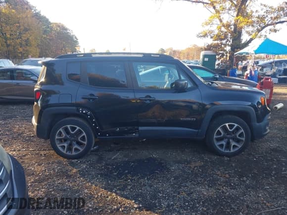 ✅ 2015 Jeep Renegade Latitude • VIN: ZACCJBBTXFPB35065 • Lot: 43596017. Wystawiony na IAAI z przebiegiem 39 880 mil. Bezpłatny archiwum sprzedaży aukcyjnych z USA i szczegółowy raport historii pojazdu na DreamBid. Zdjęcie 13.