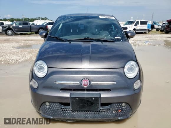 ✅ 2017 FIAT 500e • VIN: 3C3CFFGE2HT575834 • Lot: 59635625. Listed on Copart with 41,405 mi. Free auction sales archive from the USA and detailed vehicle history report at DreamBid. Image 5.
