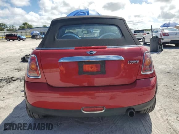 ✅ 2010 MINI Convertible • VIN: WMWMR3C55ATU97401 • Lot: 86847365. Wystawiony na Copart z przebiegiem 148 253 mil. Bezpłatny archiwum sprzedaży aukcyjnych z USA i szczegółowy raport historii pojazdu na DreamBid. Zdjęcie 6.
