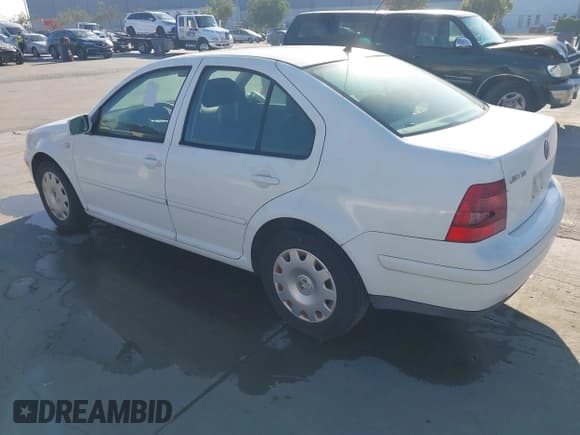 ✅ 2000 Volkswagen Jetta GL • VIN: 3VWRC29M7YM194788 • Lot: 43857550. Wystawiony na IAAI z przebiegiem 102 311 mil. Bezpłatny archiwum sprzedaży aukcyjnych z USA i szczegółowy raport historii pojazdu na DreamBid. Zdjęcie 3.