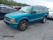 ✅ 1996 Chevrolet Blazer • VIN: 1GNDT13W3T2305670 • Lot: 43289049. Wystawiony na IAAI z przebiegiem 162 629 mil. Bezpłatny archiwum sprzedaży aukcyjnych z USA i szczegółowy raport historii pojazdu na DreamBid. Zdjęcie 2.