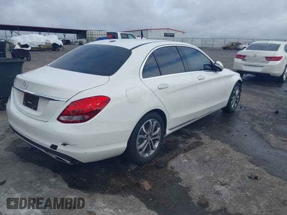 ✅ 2017 Mercedes-Benz C 300 • VIN: 55SWF4JB3HU189495 • Lot: 42668876. Wystawiony na IAAI z przebiegiem 45 724 mil. Bezpłatny archiwum sprzedaży aukcyjnych z USA i szczegółowy raport historii pojazdu na DreamBid. Zdjęcie 4.