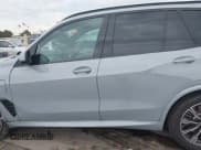 ✅ 2025 BMW X5 xDrive50e • VIN: 5UX43EU05S9Y70923 • Lot: 42815009. Wystawiony na IAAI z przebiegiem 8 576 mil. Bezpłatny archiwum sprzedaży aukcyjnych z USA i szczegółowy raport historii pojazdu na DreamBid. Zdjęcie 15.