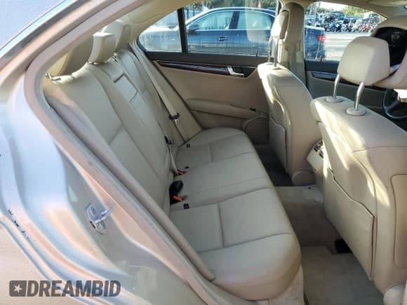 ✅ 2011 Mercedes-Benz C 300 Sport • VIN: WDDGF5EB8BA508630 • Лот: 93150485. Опубликован ранее на Copart с пробегом 94 260 миль. Бесплатный доступ к архиву аукционных продаж из США и подробный отчёт об истории автомобиля на DreamBid. Изображение 10.