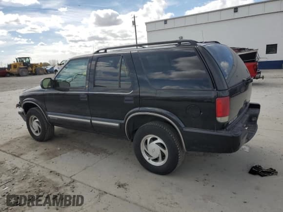 ✅ 2001 Chevrolet Blazer LT • VIN: 1GNDT13W812182090 • Lot: 49008035. Wystawiony na Copart z przebiegiem 129 462 mil. Bezpłatny archiwum sprzedaży aukcyjnych z USA i szczegółowy raport historii pojazdu na DreamBid. Zdjęcie 2.