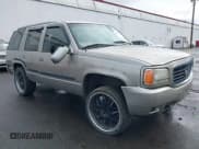 ✅ 1999 Cadillac Escalade • VIN: 1GYEK13R4XR410963 • Lot: 40599113. Listed on IAAI with 191,751 mi. Free auction sales archive from the USA and detailed vehicle history report at DreamBid. Image 1.