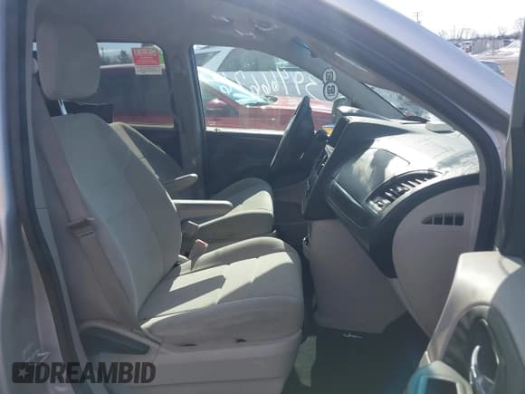 ✅ 2012 Dodge Grand Caravan SXT • VIN: 2C4RDGCGXCR364756 • Lot: 41265091. Wystawiony na IAAI z przebiegiem 271 731 mil. Bezpłatny archiwum sprzedaży aukcyjnych z USA i szczegółowy raport historii pojazdu na DreamBid. Zdjęcie 5.