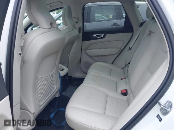 ✅ 2024 Volvo XC60 Plus Dark Theme • VIN: YV4H60DL3R1821975 • Lot: 42389056. Listed on IAAI with 10,172 mi. Free auction sales archive from the USA and detailed vehicle history report at DreamBid. Image 8.