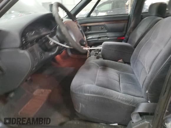 ✅ 1998 Oldsmobile 88 LS • VIN: 1G3HN52K5W4867072 • Lot: 75689524. Wystawiony na Copart z przebiegiem 192 507 mil. Bezpłatny archiwum sprzedaży aukcyjnych z USA i szczegółowy raport historii pojazdu na DreamBid. Zdjęcie 7.