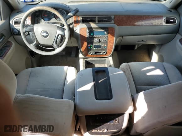 ✅ 2008 Chevrolet Suburban 1LT • VIN: 3GNFK16358G143665 • Lot: 74793114. Wystawiony na Copart z przebiegiem 226 977 mil. Bezpłatny archiwum sprzedaży aukcyjnych z USA i szczegółowy raport historii pojazdu na DreamBid. Zdjęcie 8.