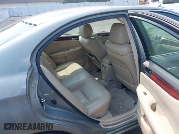 ✅ 2003 Lexus ES 300 • VIN: JTHBF30G330106970 • Lot: 42590586. Wystawiony na IAAI z przebiegiem 179 207 mil. Bezpłatny archiwum sprzedaży aukcyjnych z USA i szczegółowy raport historii pojazdu na DreamBid. Zdjęcie 8.