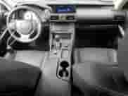 2019 Lexus IS 300 z VIN JTHBA1D27K5095541, wystawiony jako Copart lot #84733505 z przebiegiem 56 177 mil mil oraz Szkoda całkowita • Salvage title. Historia ofert i sprzedaży dostępna na DreamBid. Obrazek 8.