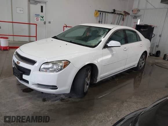 2011 Chevrolet Malibu 1LT z VIN 1G1ZC5EU8BF284199, wystawiony jako IAAI lot #43337671 z przebiegiem 134 240 mil mil oraz . Historia ofert i sprzedaży dostępna na DreamBid. Obrazek 2.
