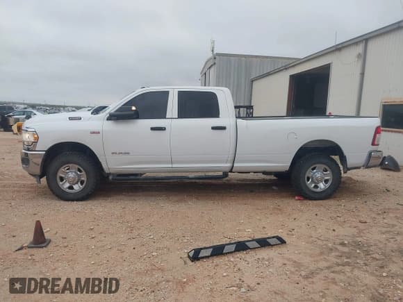 ✅ 2022 Ram 2500 Tradesman • VIN: 3C6UR5HJ2NG319475 • Лот: 43541353. Опубликован ранее на IAAI с пробегом 100 064 миль. Бесплатный доступ к архиву аукционных продаж из США и подробный отчёт об истории автомобиля на DreamBid. Изображение 14.