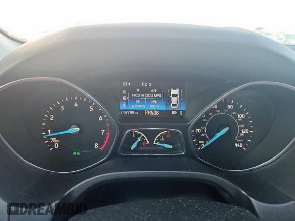 ✅ 2015 Ford Focus Titanium • VIN: 1FADP3N27FL333995 • Lot: 92610975. Wystawiony na Copart z przebiegiem 97 799 mil. Bezpłatny archiwum sprzedaży aukcyjnych z USA i szczegółowy raport historii pojazdu na DreamBid. Zdjęcie 9.