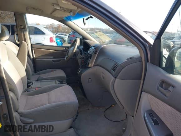 ✅ 2006 Toyota Sienna CE • VIN: 5TDZA23C66S499236 • Лот: 43716830. Опубликован ранее на IAAI с пробегом 282 641 миль. Бесплатный доступ к архиву аукционных продаж из США и подробный отчёт об истории автомобиля на DreamBid. Изображение 5.