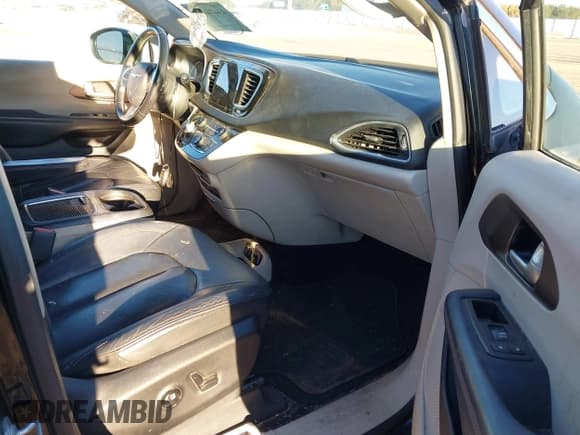 ✅ 2017 Chrysler Pacifica Touring L Plus • VIN: 2C4RC1EGXHR769620 • Lot: 43474525. Wystawiony na IAAI z przebiegiem 129 301 mil. Bezpłatny archiwum sprzedaży aukcyjnych z USA i szczegółowy raport historii pojazdu na DreamBid. Zdjęcie 5.