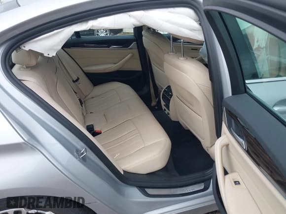 ✅ 2019 BMW 5 Series 530i • VIN: WBAJA5C51KWW22318 • Лот: 43304765. Опубликован ранее на IAAI с пробегом Не указан. Бесплатный доступ к архиву аукционных продаж из США и подробный отчёт об истории автомобиля на DreamBid. Изображение 8.