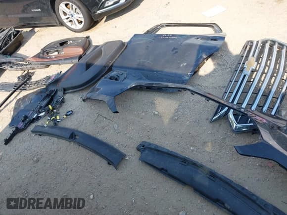 ✅ 2019 Chevrolet Traverse RS • VIN: 1GNEVJKW7KJ135365 • Lot: 43263216. Listed on IAAI with 125,648 mi. Free auction sales archive from the USA and detailed vehicle history report at DreamBid. Image 19.