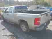 2007 Chevrolet Silverado 1500 1LT z VIN 2GCEK19J271680452, wystawiony jako IAAI lot #43491345 z przebiegiem 182 547 mil mil oraz . Historia ofert i sprzedaży dostępna na DreamBid. Obrazek 3.