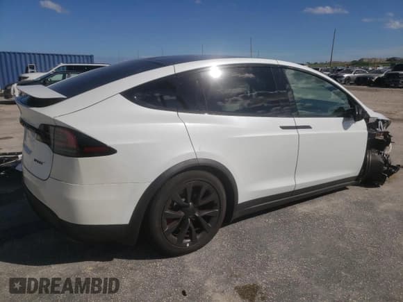 ✅ 2022 Tesla Model X • VIN: 7SAXCDE54NF364774 • Lot: 82361985. Wystawiony na Copart z przebiegiem 10 404 mil. Bezpłatny archiwum sprzedaży aukcyjnych z USA i szczegółowy raport historii pojazdu na DreamBid. Zdjęcie 3.
