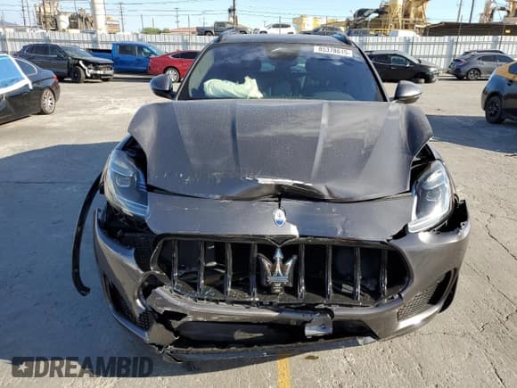 ✅ 2023 Maserati Grecale Modena • VIN: ZN682AVM7P7434012 • Lot: 85378615. Wystawiony na Copart z przebiegiem 9 939 mil. Bezpłatny archiwum sprzedaży aukcyjnych z USA i szczegółowy raport historii pojazdu na DreamBid. Zdjęcie 5.