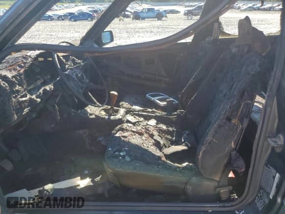 1984 BMW 3 Series z VIN WBAAK740XE9022606, wystawiony jako Copart lot #70671275 z przebiegiem Nie podano mil oraz Nie do naprawy • Non repairable. Historia ofert i sprzedaży dostępna na DreamBid. Obrazek 7.