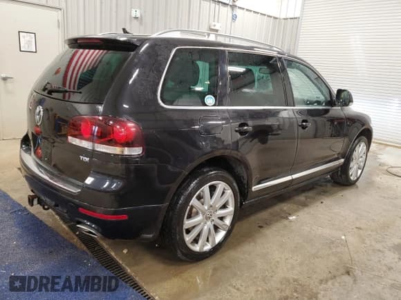 ✅ 2010 Volkswagen Touareg • VIN: WVGAK7A98AD002461 • Лот: 50265945. Опубликован ранее на Copart с пробегом 166 315 миль. Бесплатный доступ к архиву аукционных продаж из США и подробный отчёт об истории автомобиля на DreamBid. Изображение 3.