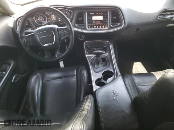 ✅ 2015 Dodge Challenger R/T • VIN: 2C3CDZAT8FH737065 • Lot: 51809354. Wystawiony na Copart z przebiegiem 94 366 mil. Bezpłatny archiwum sprzedaży aukcyjnych z USA i szczegółowy raport historii pojazdu na DreamBid. Zdjęcie 8.