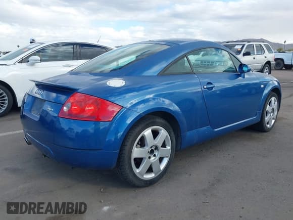 ✅ 2001 Audi TT • VIN: TRUWX28N011014774 • Lot: 41761518. Wystawiony na IAAI z przebiegiem 193 169 mil. Bezpłatny archiwum sprzedaży aukcyjnych z USA i szczegółowy raport historii pojazdu na DreamBid. Zdjęcie 4.
