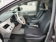 ✅ 2014 Toyota Sienna SE • VIN: 5TDXK3DC3ES414229 • Lot: 71672435. Wystawiony na Copart z przebiegiem 215 317 mil. Bezpłatny archiwum sprzedaży aukcyjnych z USA i szczegółowy raport historii pojazdu na DreamBid. Zdjęcie 7.