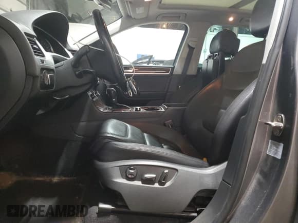 ✅ 2013 Volkswagen Touareg Sport • VIN: WVGEF9BP0DD001744 • Лот: 92445905. Опубликован ранее на Copart с пробегом 174 463 миль. Бесплатный доступ к архиву аукционных продаж из США и подробный отчёт об истории автомобиля на DreamBid. Изображение 7.