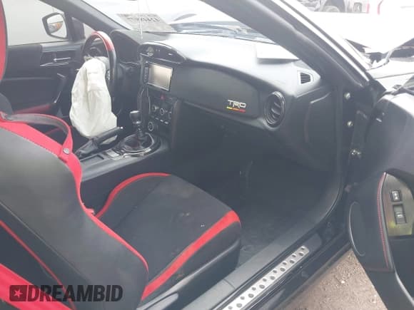 ✅ 2019 Toyota 86 GT • VIN: JF1ZNAE17K9701672 • Лот: 42448977. Опубликован ранее на IAAI с пробегом 30 207 миль. Бесплатный доступ к архиву аукционных продаж из США и подробный отчёт об истории автомобиля на DreamBid. Изображение 5.