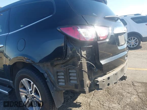 ✅ 2016 Chevrolet Traverse LT • VIN: 1GNKRHKD0GJ314899 • Lot: 43393926. Listed on IAAI with 111,132 mi. Free auction sales archive from the USA and detailed vehicle history report at DreamBid. Image 18.