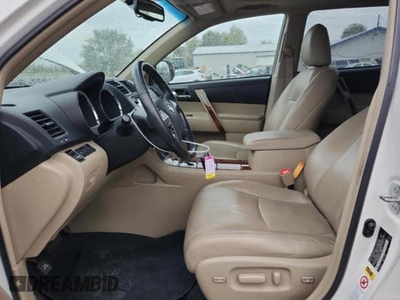 ✅ 2013 Toyota Highlander Limited • VIN: 5TDDK3EH5DS221513 • Lot: 82408895. Listed on Copart with 194,414 mi. Free auction sales archive from the USA and detailed vehicle history report at DreamBid. Image 7.