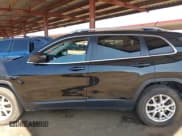 ✅ 2015 Jeep Cherokee Latitude • VIN: 1C4PJMCS1FW559577 • Lot: 42898032. Wystawiony na IAAI z przebiegiem 135 847 mil. Bezpłatny archiwum sprzedaży aukcyjnych z USA i szczegółowy raport historii pojazdu na DreamBid. Zdjęcie 14.