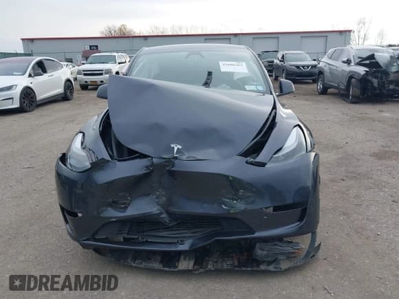 ✅ 2025 Tesla Model Y Performance • VIN: 7SAYGDEF1SA336487 • Lot: 43606363. Wystawiony na IAAI z przebiegiem 15 mil. Bezpłatny archiwum sprzedaży aukcyjnych z USA i szczegółowy raport historii pojazdu na DreamBid. Zdjęcie 11.